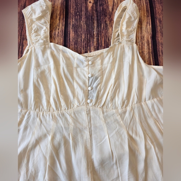 Torrid Plus Size 4X Challis Corset Top Ivory dew Smocked Back New w/ Tags - Picture 11 of 12